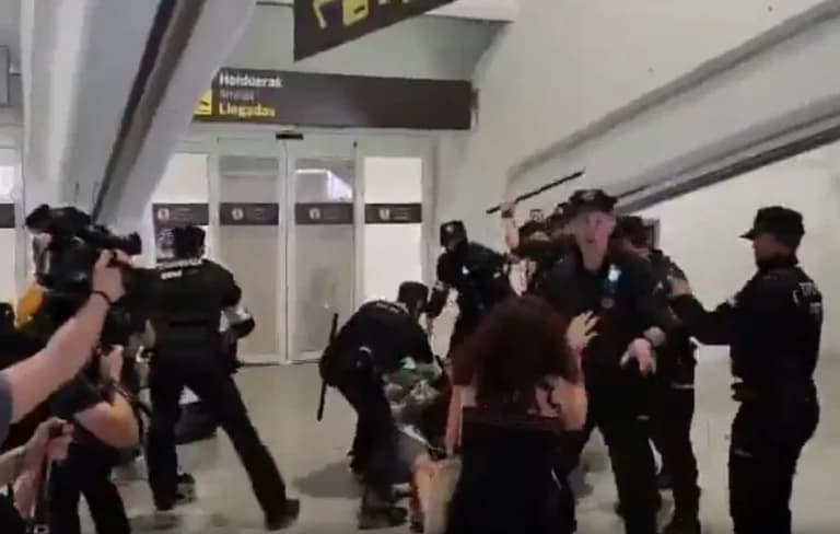 Επεισόδια στο αεροδρόμιο Μπιλμπάο με ακτιβιστές Γάζας