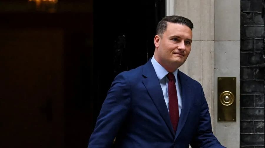 Ο Στρίτινγκ παραιτείται και διεκδικεί την ηγεσία των Εργατικών