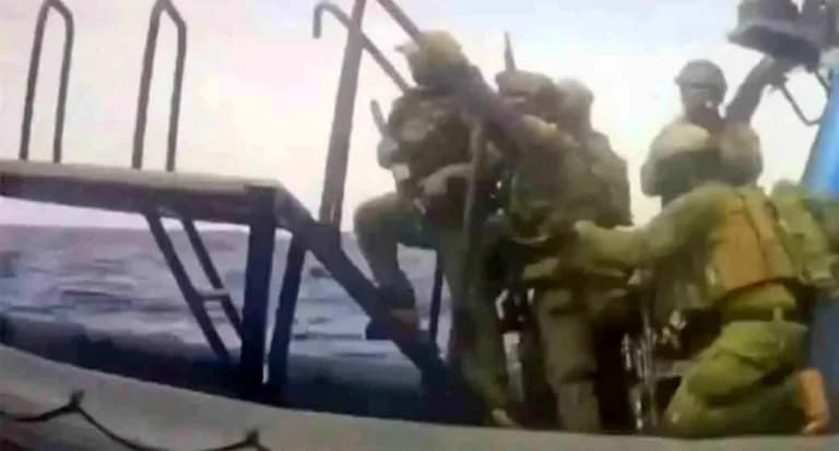 Το Ισραήλ αναχαίτισε τη νηοπομπή για τη Γάζα