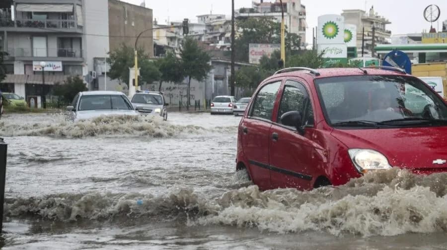 Ο καιρός «ανεβάζει φρένα» — άστατος έως το Σαββατοκύριακο