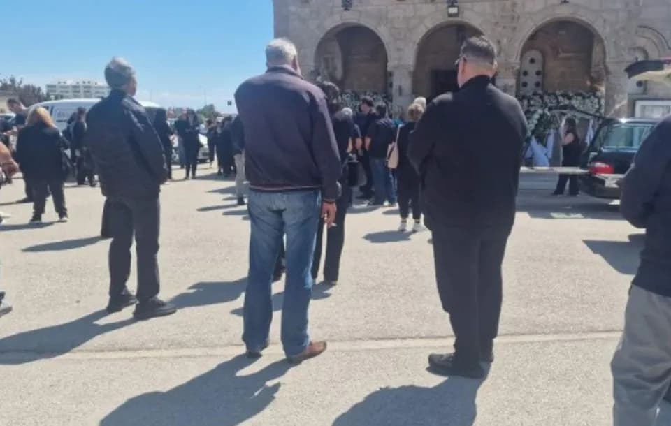 Θρήνος στη Ρόδο για τη μητέρα και την κόρη που σκοτώθηκαν σε τροχαίο