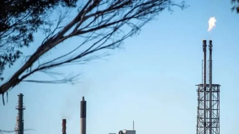 Το πετρέλαιο σταθεροποιείται ψηλά εν αναμονή Τραμπ-Σι