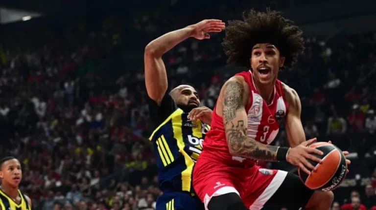 Ο Ολυμπιακός προηγείται 33-24 στο ημίχρονο κόντρα στη Φενέρμπαχτσε