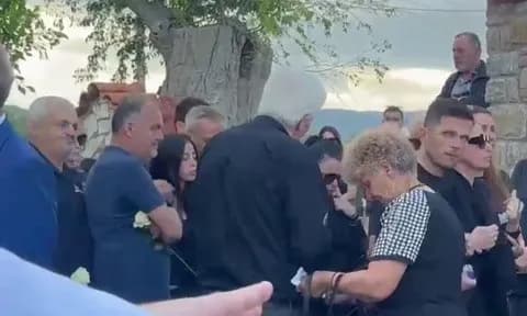 Η Γωγώ Μαστροκώστα: Σπαρακτικό τελευταίο αντίο