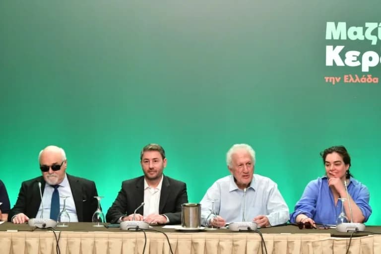 Το ΠΑΣΟΚ διευρύνεται με 29 νέα μέλη στην επιτροπή
