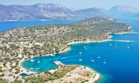 Ο Καστός: Το κρυφό διαμάντι του Ιονίου χωρίς αυτοκίνητα