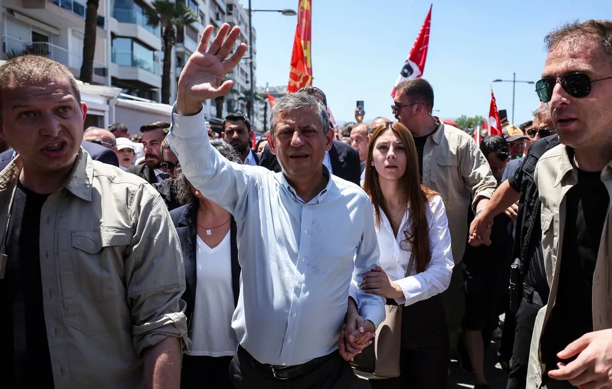 Η καθαίρεση Οζέλ φέρνει γερμανικές πιέσεις κατά Ερντογάν