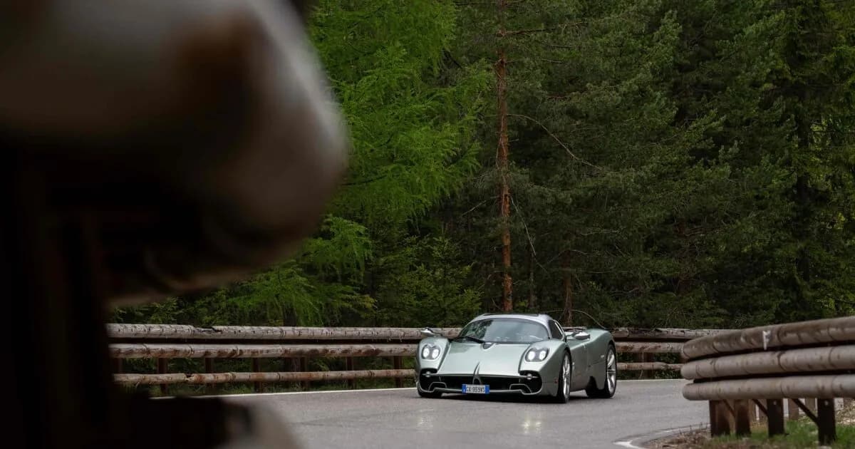 Το Pagani Utopia Roadster με τεχνολογία Cyber Tyre Pirelli
