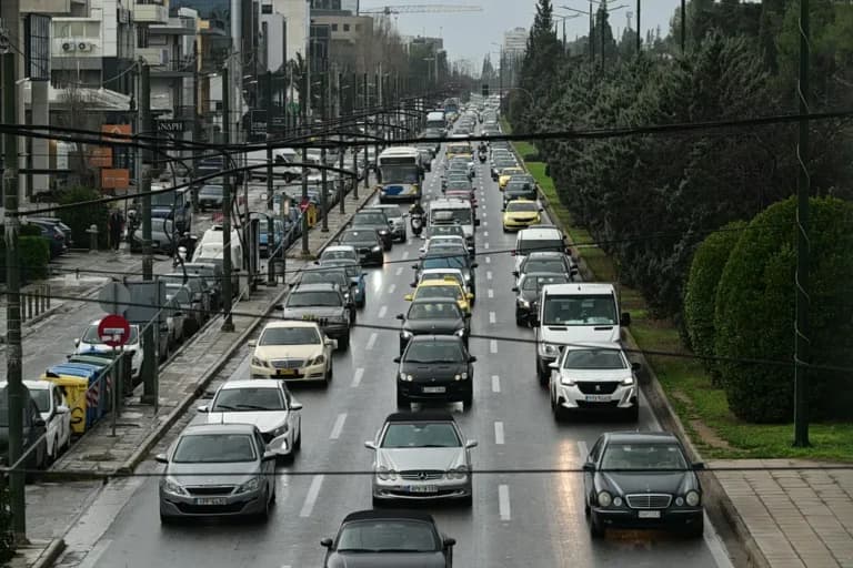 Κυκλοφοριακή συμφόρηση στην Αττική: «Κόκκινος» ο Κηφισός