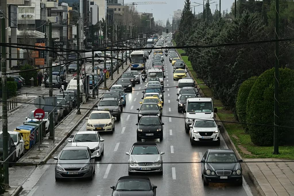 Κυκλοφοριακή συμφόρηση στην Αττική: «Κόκκινος» ο Κηφισός