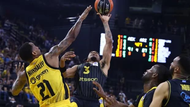 Η ΑΕΚ προκρίθηκε στα ημιτελικά GBL με 102-99 τον Άρη