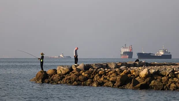 ΗΠΑ και Ιράν σε ανοιχτή σύγκρουση στα Στενά του Ορμούζ