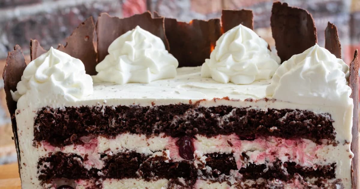 Η Black Forest ψυγείου με γιαούρτι που θα σας κατακτήσει
