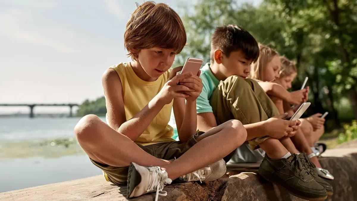 Η Σουηδία συστήνει: Όχι smartphone σε παιδιά κάτω των 13