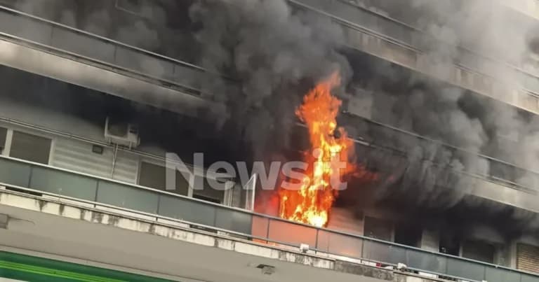 Φωτιά σε διαμέρισμα πάνω από βενζινάδικο στη Θεσσαλονίκη
