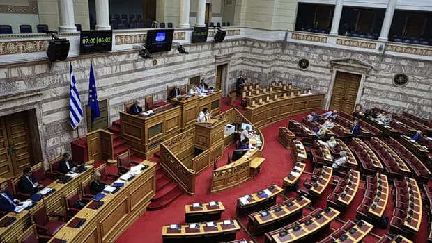 Η Βουλή ψήφισε το νομοσχέδιο για τη Μετανάστευση