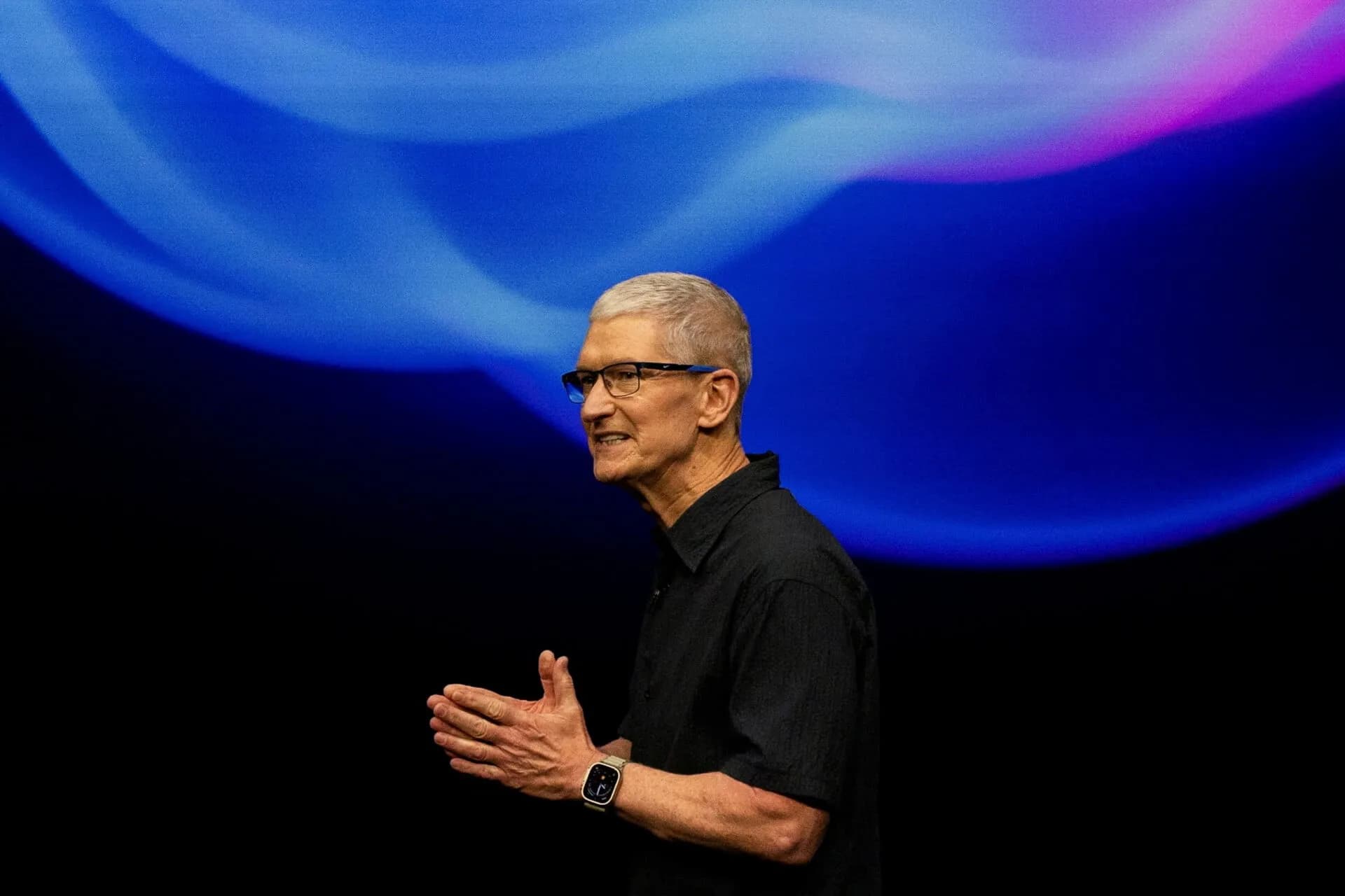 Ο Τιμ Κουκ: Αναπόφευκτες αυξήσεις τιμών Apple λόγω AI