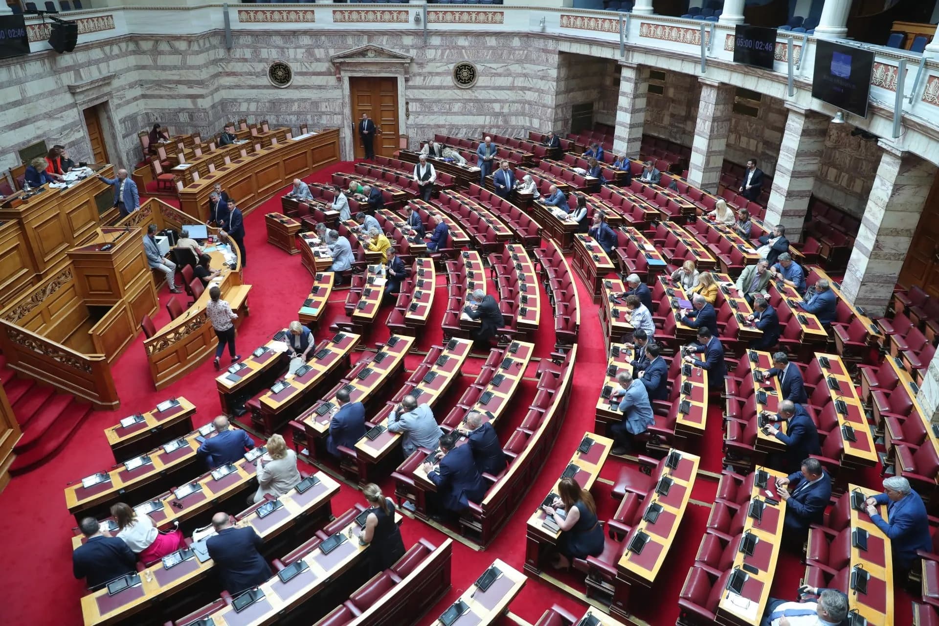 Η Βουλή ψήφισε την αδειοδότηση περιφερειακών καναλιών