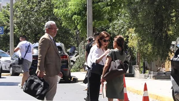 Ο Μαρινάκης καλύπτει τους καταδικασμένους του email gate