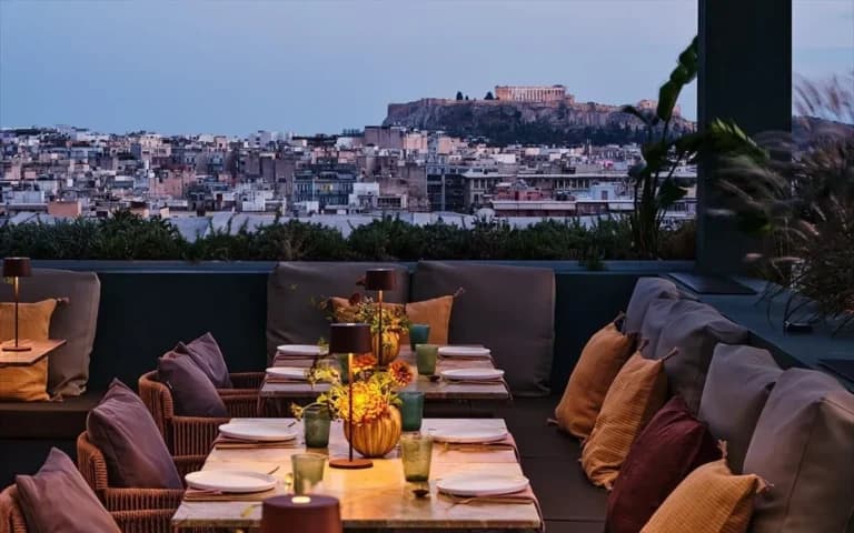 Το 10 Urban Roof Garden με νέο μενού για το καλοκαίρι
