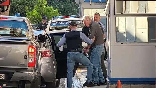 Ο Γιωτόπουλος επιστρέφει με χειροπέδες στον Κορυδαλλό