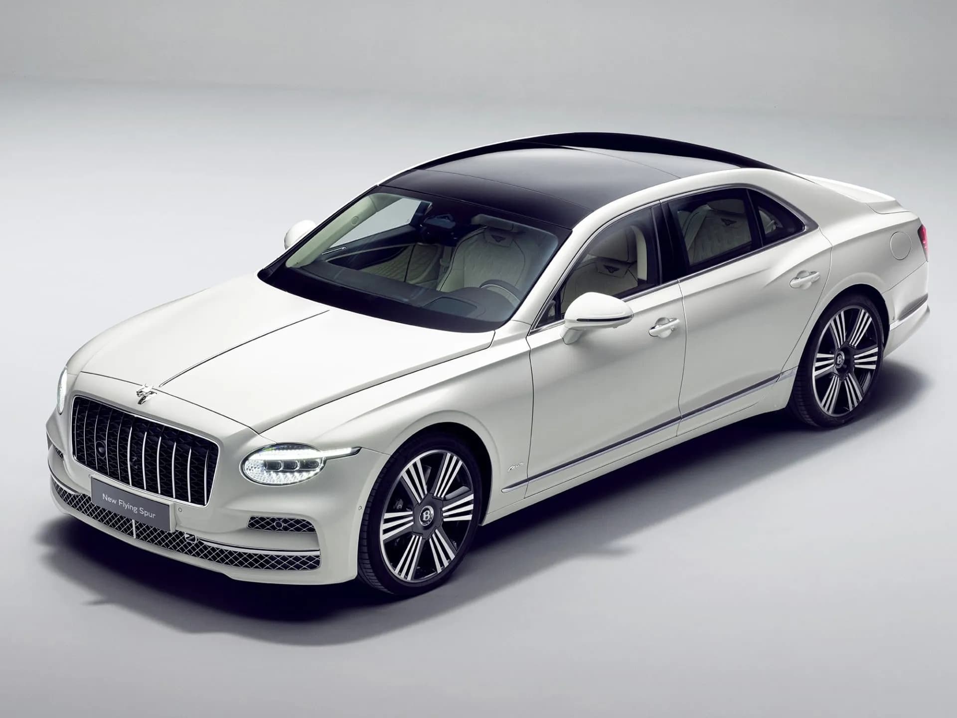 Η νέα Bentley Flying Spur: Πολυτέλεια και υβριδική ισχύς