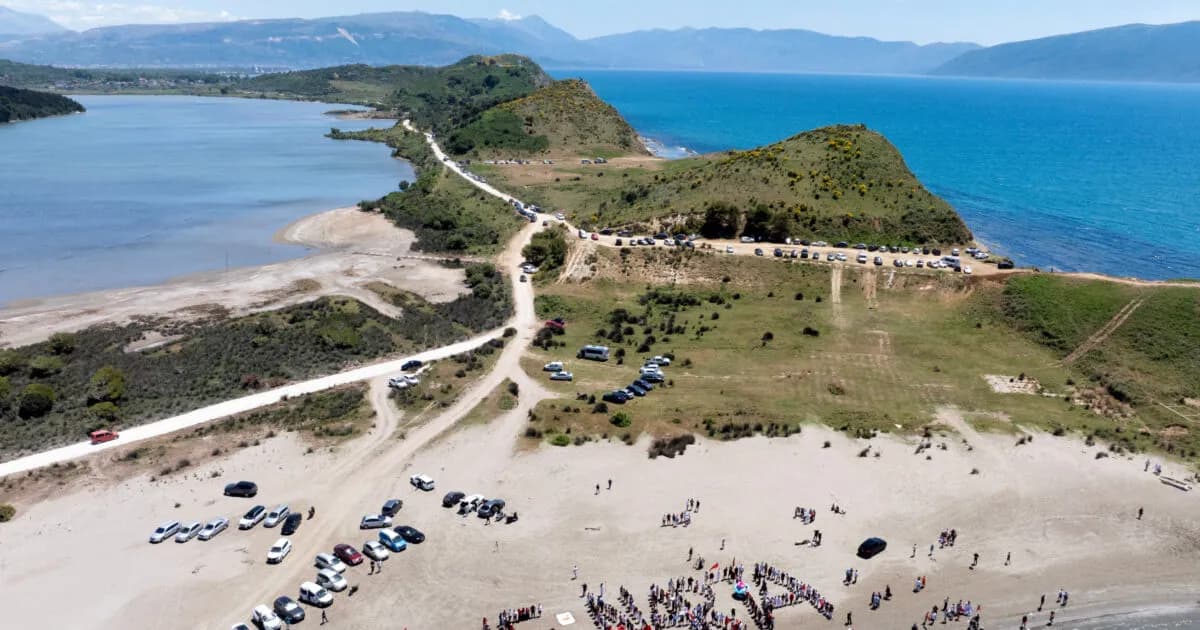 Διαδηλώσεις κατά του θερέτρου Κούσνερ σε Αλβανία και Σύνταγμα