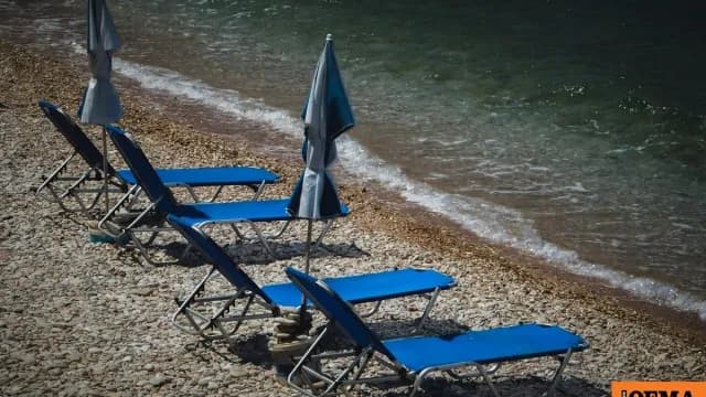 Σύλληψη 72χρονου για παράνομες ξαπλώστρες στην Ανάβυσσο