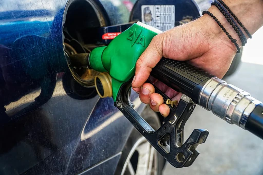 Η Ιταλία παρατείνει τη μείωση φόρων καυσίμων