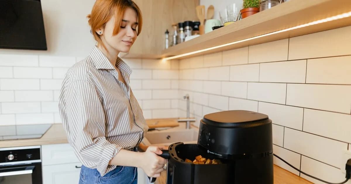 Air Fryer vs Φούρνος: Ποιος κερδίζει στην κουζίνα;