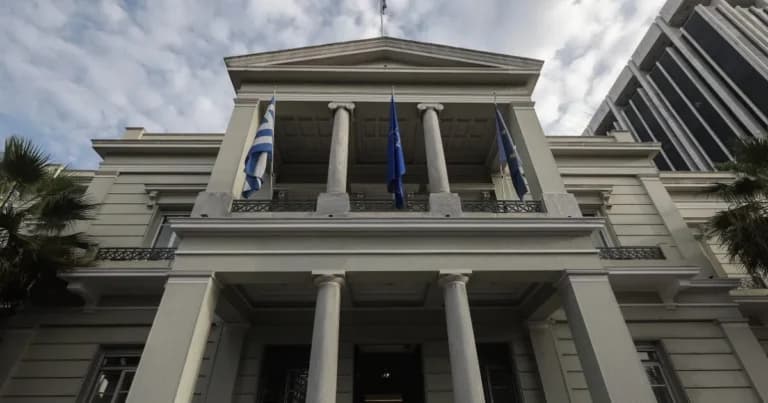Το ΥΠΕΞ εκφράζει δυσαρέσκεια για απέλαση Ελλήνων συνδικαλιστών