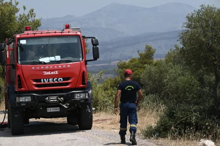 Φωτιά σε κατάστημα ανταλλακτικών στο Μενίδι