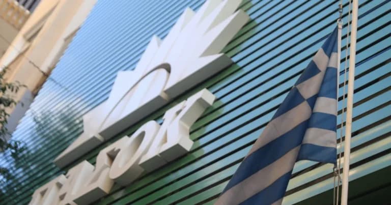 Η Συνταγματική Αναθεώρηση στρέφει ΠΑΣΟΚ και κυβέρνηση