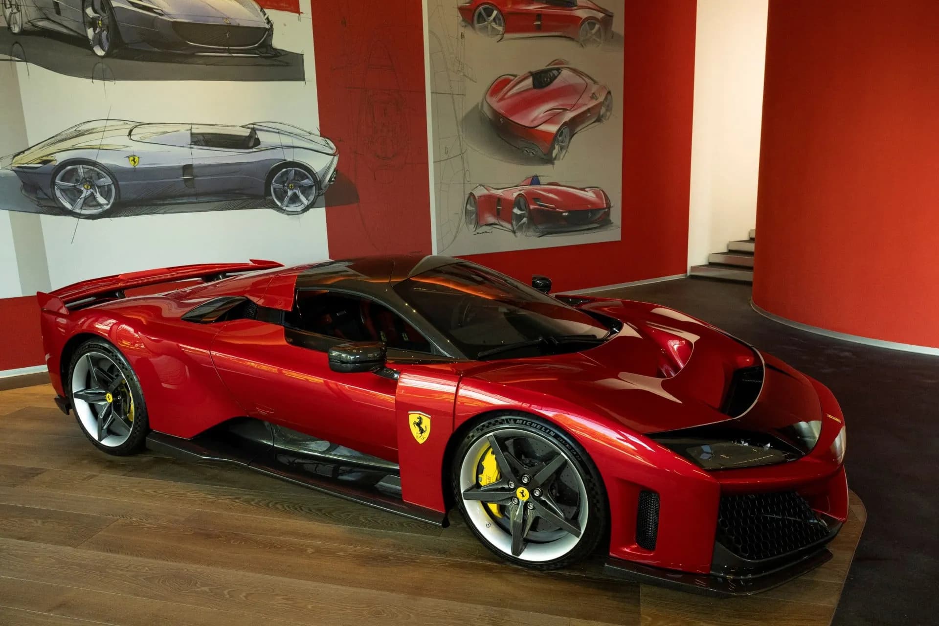 Η Ferrari αλλάζει επικεφαλής μάρκετινγκ μετά τις επικρίσεις για το Luce