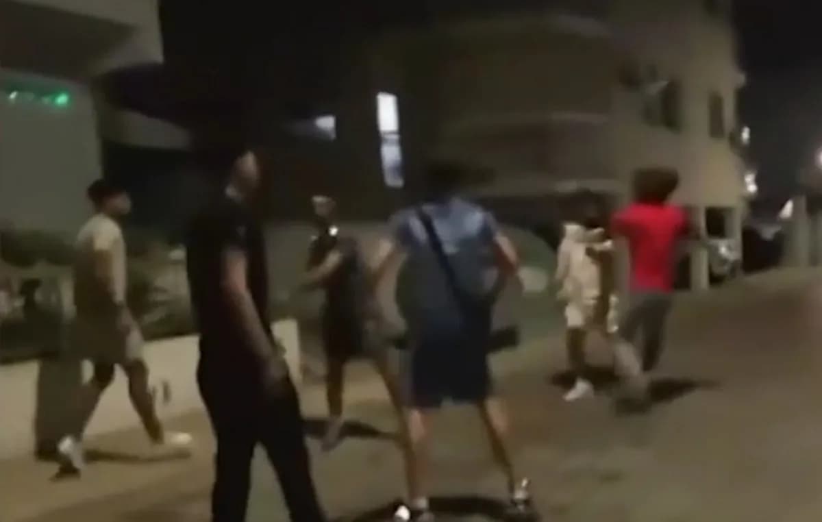 Ξυλοδαρμός μεθυσμένων Άγγλων στην Αγία Νάπα σε ζωντανή μετάδοση