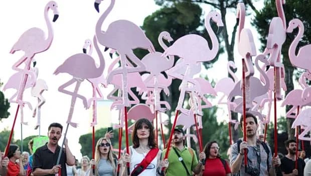 Αλβανία: 35 διαδηλωτές διώκονται για το θέρετρο Κούσνερ