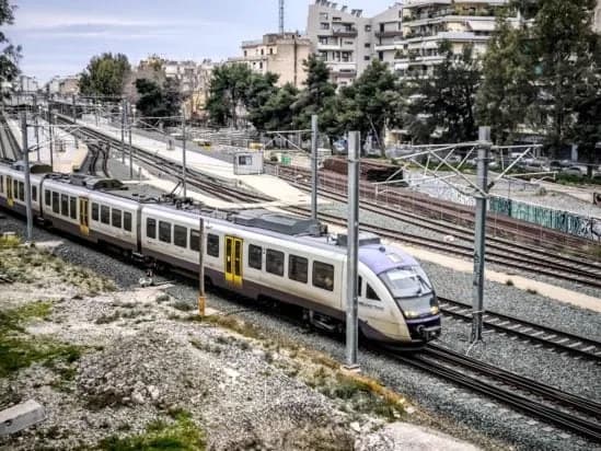 Ο Προαστιακός Σιδηρόδρομος Αθηνών με καθυστερήσεις λόγω εμποδίου