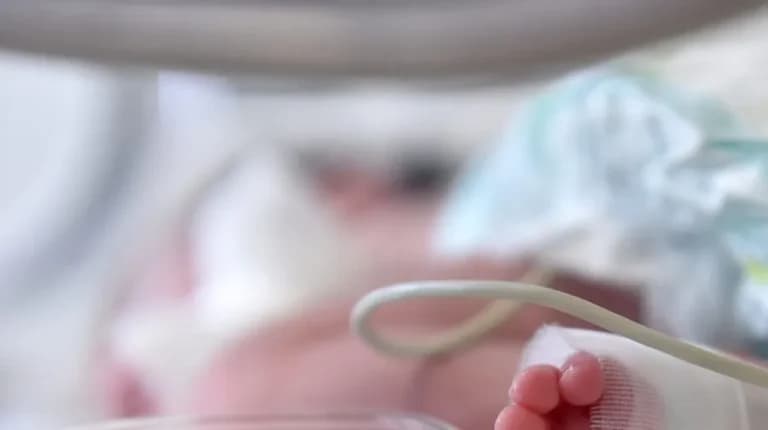Συνελήφθη η μητέρα βρέφους 7 μηνών με κατάγματα στην Πάτρα
