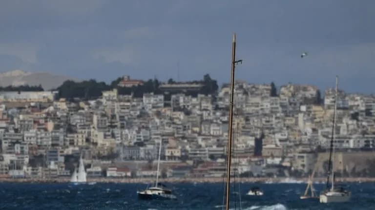 Υψηλός κίνδυνος φωτιάς σε 11 περιοχές — Σαρώνουν τα μελτέμια