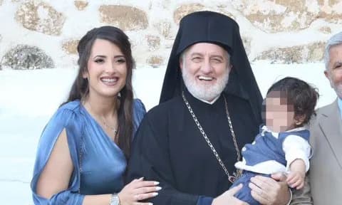 Ο Γιώργος Πατούλης βάφτισε τον γιο του Νικόλαο στο Λαγονήσι
