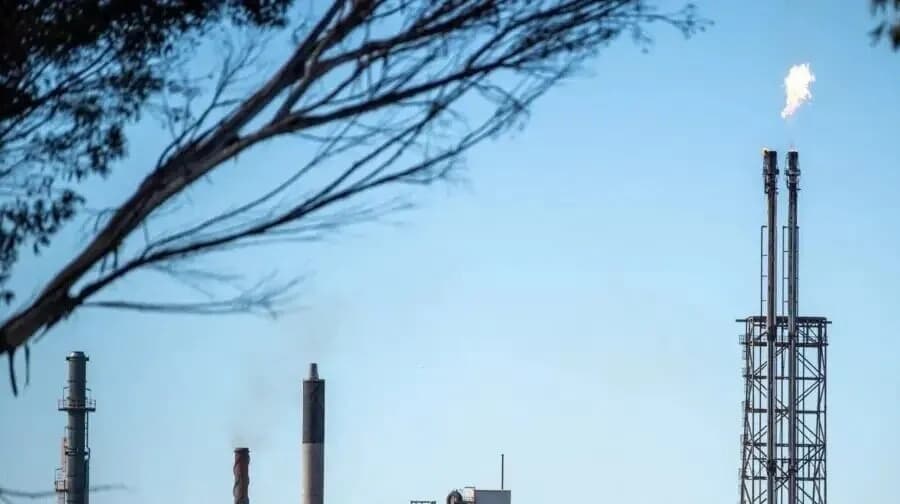 Το πετρέλαιο υποχωρεί κάτω από τα 80 δολάρια λόγω εκεχειρίας