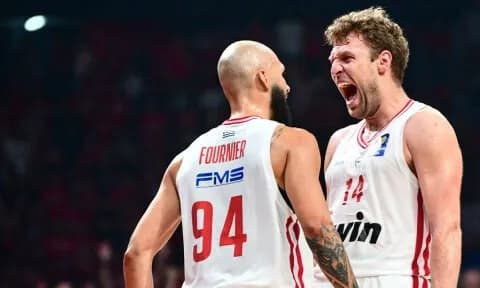 Ο Ολυμπιακός στο -1 με σόου Φουρνιέ: 102-92 τον Παναθηναϊκό