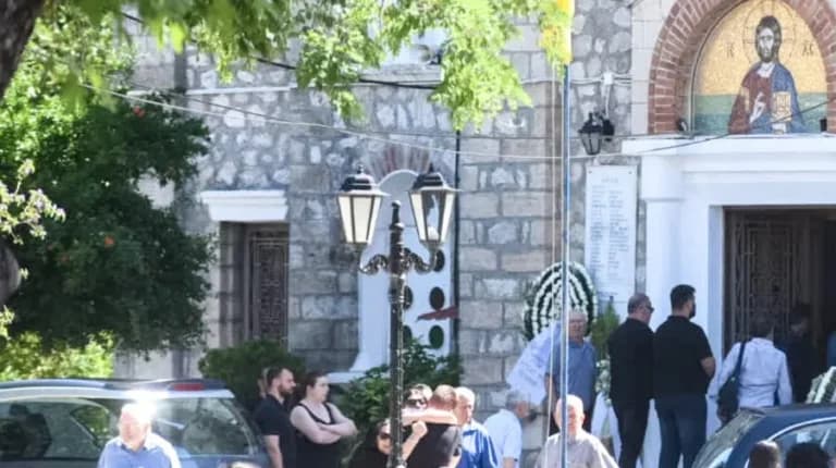 Κηδεία στο Αίγιο: Θρήνος για τη Μαρία και τον Ολύμπιο