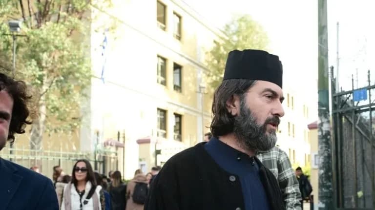 Ο πατέρας Αντώνιος σε δίκη για σκάνδαλο στην Κιβωτό