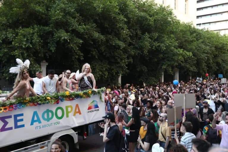 Athens Pride 2026: Χιλιάδες στο Σύνταγμα με «Σε Αφορά»