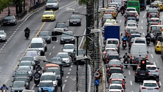 Υβριδικά αυτοκίνητα: Το ΥΠΕΘΟ επανεξετάζει τη φορολογία