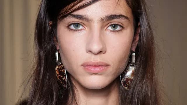 Το lash painting για τέλεια mascara χωρίς κόμπους