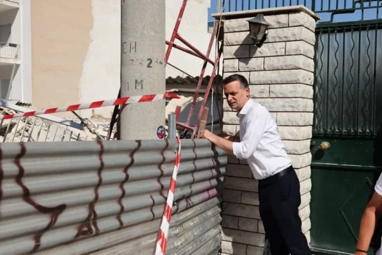 Η κατάρρευση πολυκατοικίας στα Πετράλωνα και η βοήθεια