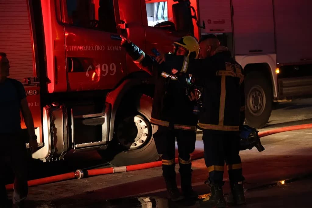 Οι πυρκαγιές σε Πάρνηθα και Κέρκυρα το βράδυ της Παρασκευής