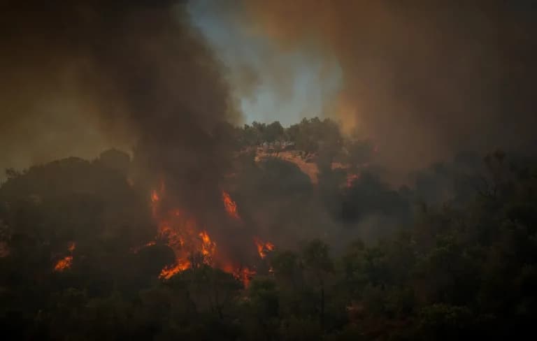 Η Μεγάλη Φωτιά στο Ρέθυμνο Οδηγεί σε Εκκενώσεις Χωριών